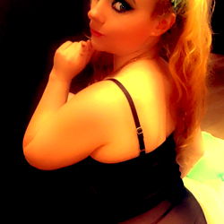 Sexy Alicia May in Lingerie