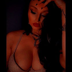 Intimate Portrait of Addicted2rochellexo