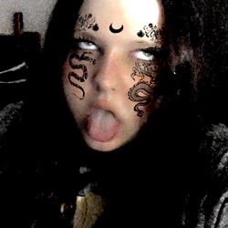 Ash Trinity: Vibrant and Creative Model from Australia