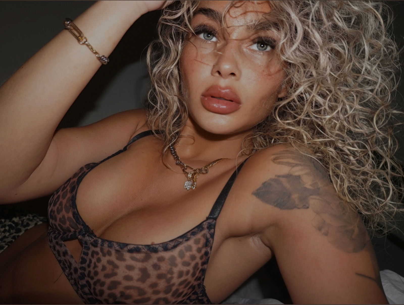 Hannn 🖤✨  (YOUR FAVORITE BABE) photo