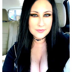 OnlyFans model B🖤 in a car