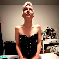 Am Birb in Sexy Lingerie