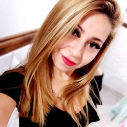 Abby's Stylish Selfie 📸