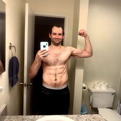 Vivi, Muscular Fitness Model in Home Gym