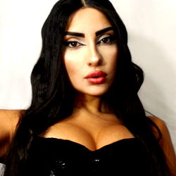 Amber: A Vivid Expression of Style and Confidence