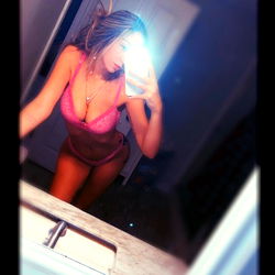 Stylish OnlyFans Model KayKandyxx Showcases Pink Lingerie