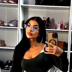 OnlyFans Model Aria Angel Poses for Selfie