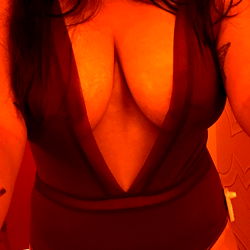 OnlyFans Model Jiya, Stunning in Red & Black