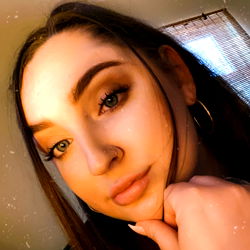 Aly from Roanoke, Virginia - Captivating OnlyFans Model!