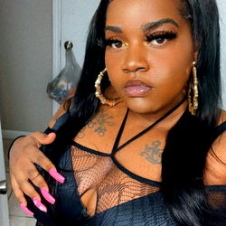 Milkinggoddesss🖤⛓️ photo