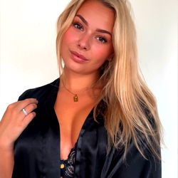 AbbieGrace Model Portrait - OnlyFans Adult Content Warning