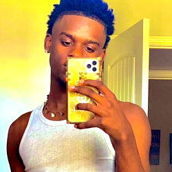 Freakwithjayyy - Stylish and Trendy Atlanta Model Showcasing Casual Attire