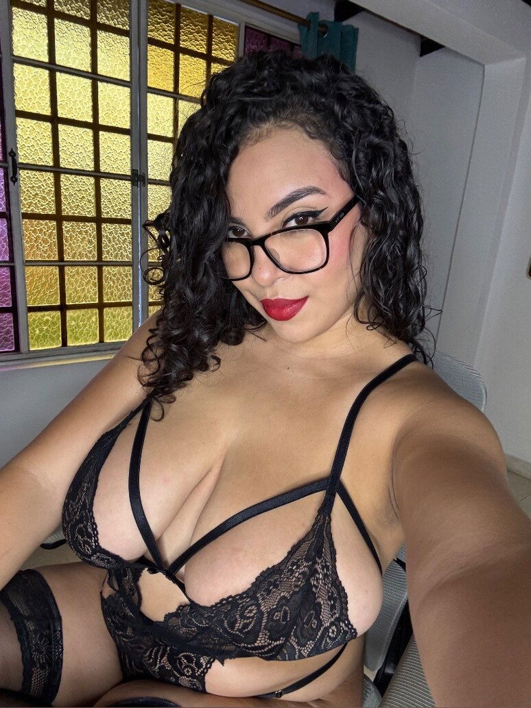 🔥Antonella🖤 busty kinky photo