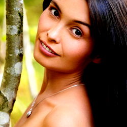 Honeysnow38 Modeling in a Forest