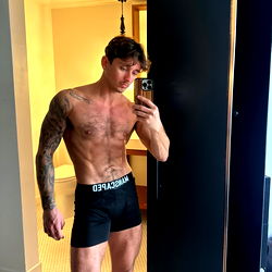 Max, OnlyFans Model from Los Angeles