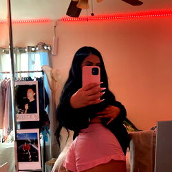 Model Mal in OnlyFans Photo